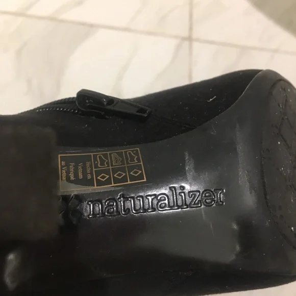 Naturalizer black suede bootie - Size 7 - Picture 5 of 5